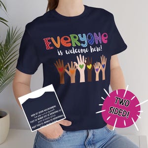 Camiseta do professor de Idaho Todos são bem-vindos aqui Camiseta multilíngue de dois lados Camiseta do professor de ESL Camiseta motivacional Top inspirador Camiseta inclusiva