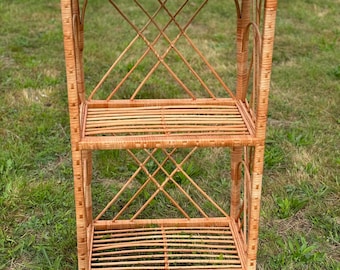 Estante de vime | Prateleira de vime feita à mão | Suporte de armazenamento estilo boho | Organizador de tecido natural | Estante ecológica | Suporte de vime rústico