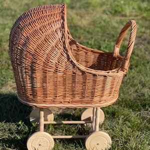 natuurlijke poppenwagen, rieten kinderwagen, poppenwagen, rotan kinderwagen, eco natuurlijk rieten speelgoed voor meisjes