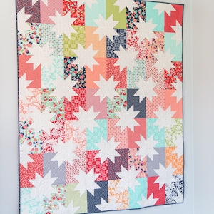 Quilty Love Star Pop Quilt Pattern // Fat Quarter Friendly // No. 141 // Baby // Throw //Twin // Full // Queen // King // Emily Dennis image 2