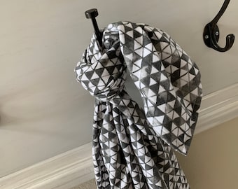 Triangles Black + White Blanket Swaddler: Receiving Blanket, FREE SHIPPING //Grey