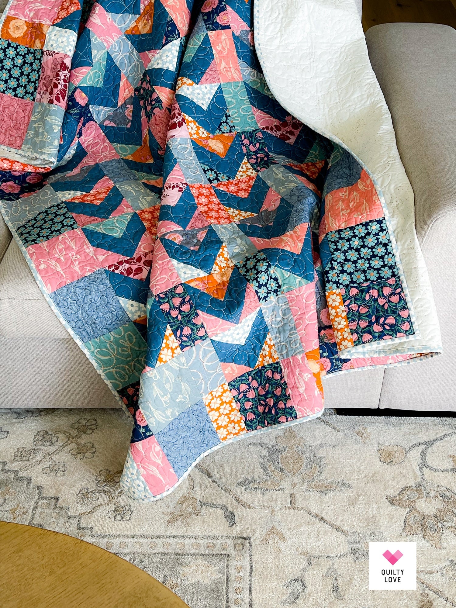 Quilty Love Scrappy Arrows Quilt Pattern // Fat Quarter Friendly // No ...