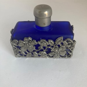 Cobalt Blue perfume bottle, Shudehill Giftware, 3x3 inches, bath decor, silver-tone metal, over glass, floral design, Mom's day gift
