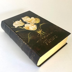 Faux Book Storage Box Fleurs, Floral Secret Compartment, White Tulips, Decorative Book, Box Hidden Storage, Cottagecore Decor, 6x9x3 inches