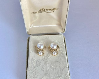 Marvella earrings, faux pearl, clear rhinestones, brocade case, 1 inch earrings, golden twist pattern, post style, in gift box