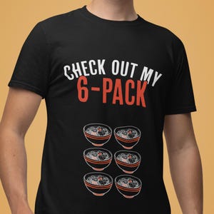 Ramen Tee, Zabawna koszulka dla miłośników makaronu, Unisex Ramen T-shirt, Prezent dla smakoszy, Sarkastyczna koszulka, Koszulka Ramen Bowl