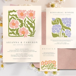 Può includere: Un set di inviti di nozze a tema floreale. L'invito principale presenta un design floreale rosa e verde con il testo "ARIANNA & CAMERON ARE GETTING MARRIED". L'invito alla cena di prova presenta un design floreale viola e verde con il testo "REHEARSAL DINNER IN HONOR OF ARIANNA & CAMERON". La carta dei dettagli presenta un design floreale rosa e verde con il testo "DETAILS".