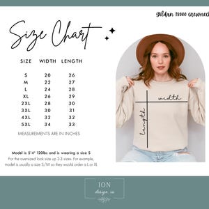 May include: A size chart for a Gildan 18000 crewneck sweatshirt, with measurements in inches. The chart includes sizes S to 5XL, with corresponding width and length measurements. A model wearing a size S is shown. The text also includes the brand name and design company.