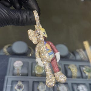 Ciondolo a forma di cartone animato 3D VVS Moissanite personalizzato in argento 925, fatto a mano, smaltato, ghiacciato, ciondolo 3D Rapper Uomo Hip Hop, regalo di compleanno
