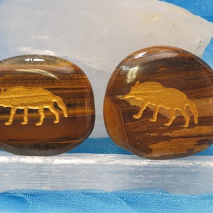 WOLF Animal Spirit Totem Gold Tiger Eye Tumbled Stone Solar Plexus Chakra Palm Worry and Pocket Crystal