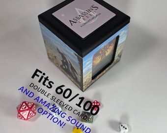 Caja para mazos de cartas de Assassin's Creed (TCG). 60/120+ cartas con doble funda. ¡Módulo de sonido opcional!