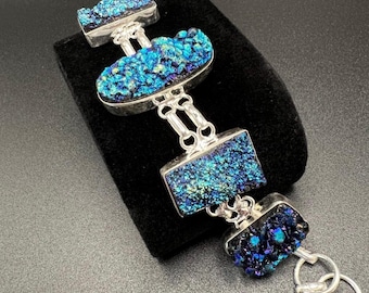 Pulsera vintage de plata de ley 925 con cuarzo drusa azul y titanio, estilo artesanal.