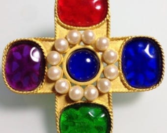 Broche vintage Ann Taylor con cruz de Malta, perlas de imitación y piedras multicolores.