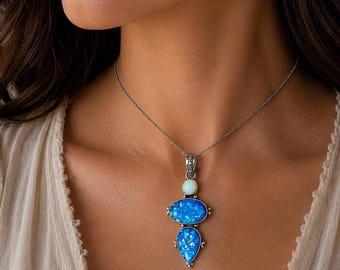 Colgante artesanal de plata de ley 925 con doblete de ópalo australiano.