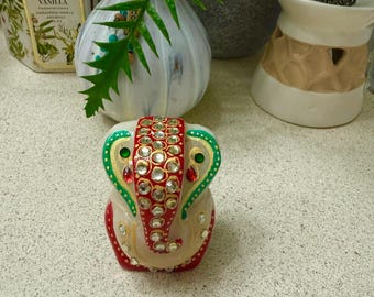 Estatua de Ganesha de mármol con piedras incrustadas Kunden de la India, pintada a mano para decoración del hogar.