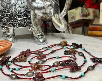 Collar único de museo vintage con 12 símbolos del zodiaco chino tallados a mano, 78 pulgadas.