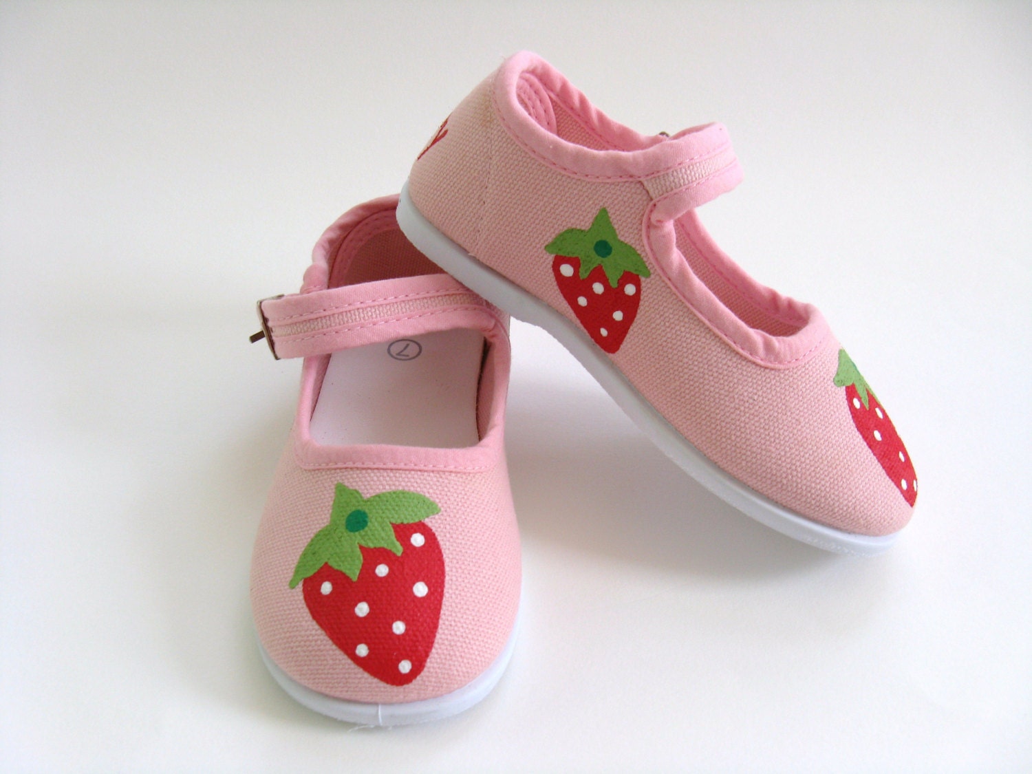 lineal Distante ajustar Strawberry Shoes Berry Sweet Pink Mary Janes Hand Painted for - Etsy