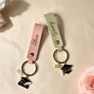 Personalized Graduation Cap Keychain, Custom Name Year Graduation Cap Keychain Gift, Graduation Cap Gift, Mini Graduation Cap Decor Pendant.