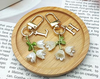 Personalisierte Anfangsbuchstaben handgemachte Blume Schlüsselbund Geschenk, niedliche Mini Blume Schlüsselbund Accessoire und Dekoration, Maiglöckchen Charme Geschenk