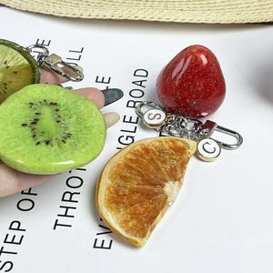 Custom Name Letter Fruit Keyring Bag Charm, Kawaii Lemon/Strawberry/Kiwi/Orange Pendant Keyring Bag Decor Gift for Her, Cute Gridesmaid Gift