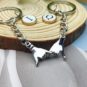 Personalized Couple Retractor Keychain Gift Set, Customized Initial Couple Hook Keychain Set Gift, Hand in Hand Keychain Pendant Couple Gift