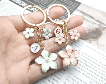 Personalized Handmade Flower Keychain Gift for Her, Customized Initial Flower Keychain Accessories, Delicate Pink and White Floral Keychain.