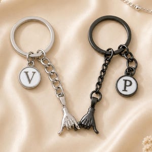 Personalized Couple Retractor Keychain Gift Set, Customized Initial Couple Hook Keychain Set Gift, Hand in Hand Keychain Pendant Couple Gift