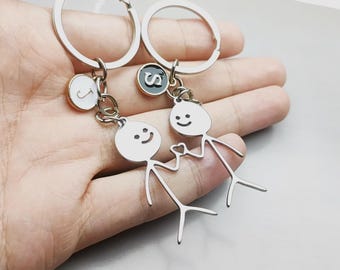 Personalisierte handgemachte Paar Streichholzfigur Schlüsselbund, individuelle Initialen Paar Gedenkschlüsselring Geschenk, Jubiläumsgeschenke für Paar