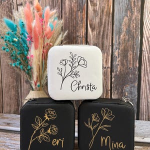 Personalized Jewelry Box with Name – Travel Jewelry Box – Gift for Girlfriend, Bridesmaid or Mother