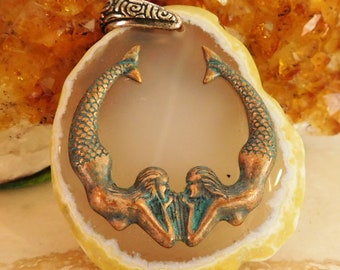 Pendant With Diving Mermaids on Agate