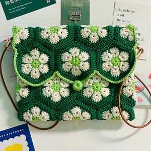 Crochet Granny Square Bag Pattern: Retro Flower Shouder Bag (PDF Download