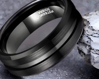 Men&#39;s Black Tungsten Carbide Ring: Brushed Groove Wedding Band