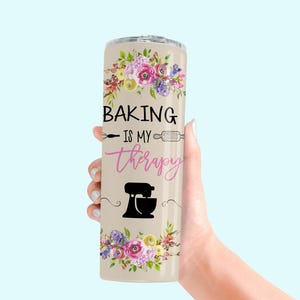 Vaso personalizado: Hornear es mi terapia, personalizado de 20 oz o 30 oz, tabla de conversión, gran regalo para chefs caseros y golosos.