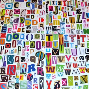 Juego de 2 hojas imprimibles con letras del alfabeto digital multicolor (A a Z, letras de revista, letras de collage, notas de rescate, NO letras individuales PNG)