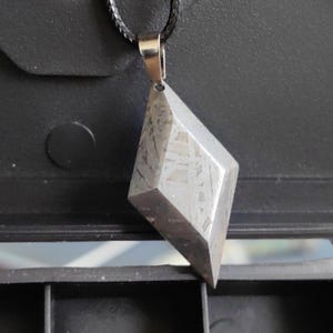 Collar colgante de meteorito Muonionalusta hecho a mano Piedra de la suerte, buenos deseos