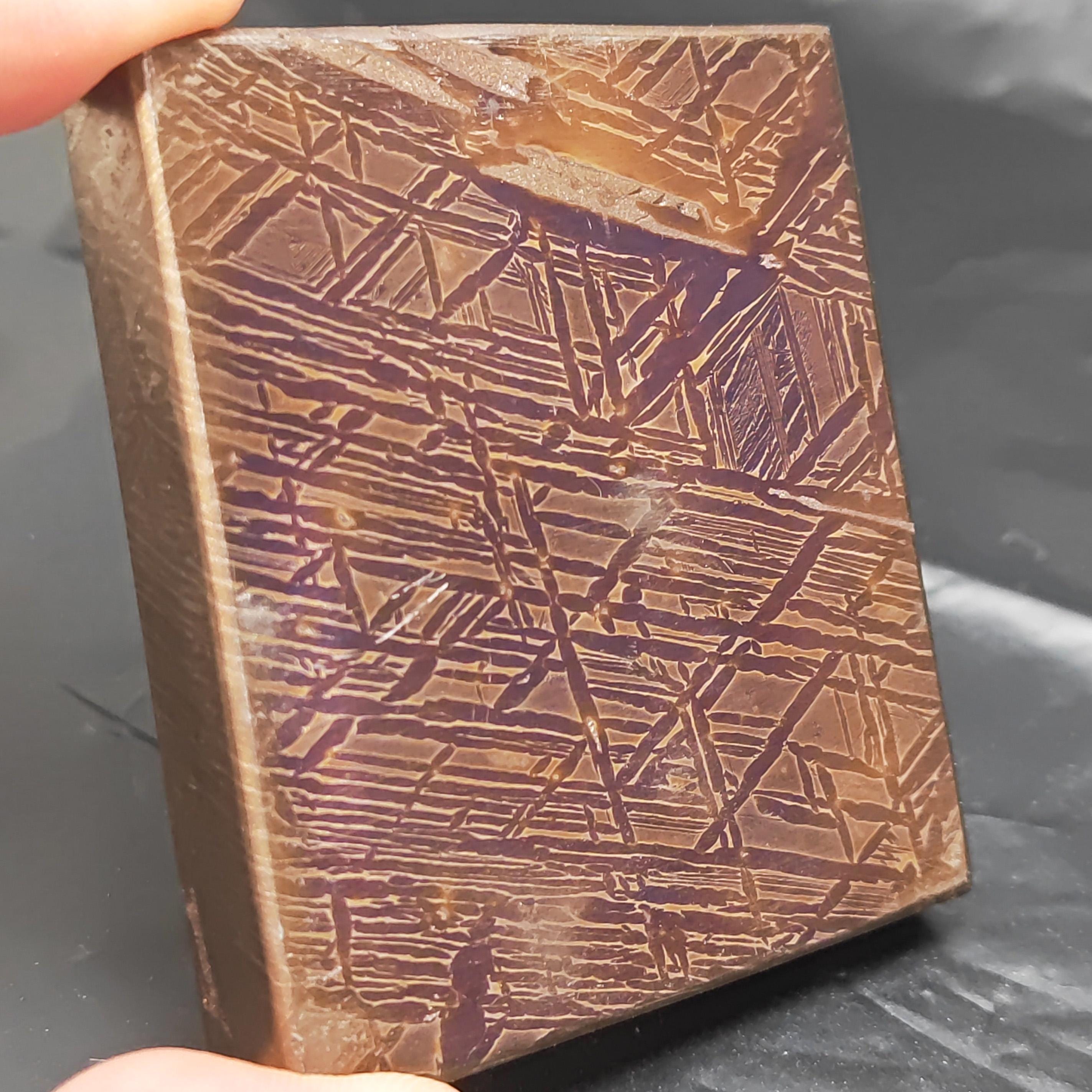 231.2g ムオニオナルスタ隕石スライス、グリル加工ブルー隕石標本