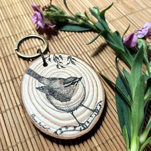 Wood keyring hand painted bird Wooden keychain Wood slice art Nature lover gift Unique gift New home gift Customized gift