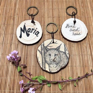 Personalized wood keyring with hand painted Lynx Wooden keychain Wood slice art Nature lover gift Unique gift New home gift Customized gift