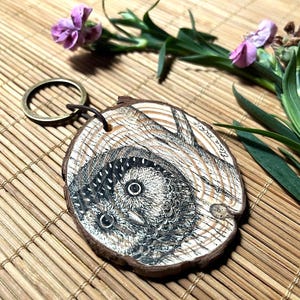 Hand painted Owl Wood keyring Wooden keychain Wood slice art Nature lover gift Customized gift New home gift Unique Bag charm keys holder