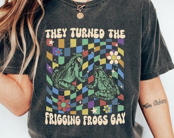 Camiseta LGBTQ retro cómoda, camiseta divertida del orgullo, sudadera de las ranas gay, regalo del orgullo LGBTQ, camiseta gay de "They Turned The Frigging Frogs", camiseta de la igualdad