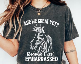Camiseta "¿Somos geniales todavía? Porque me siento avergonzado", camiseta anti Trump, regalo para activistas de la resistencia, camiseta de los que odian a Trump, camiseta demócrata
