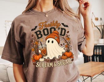 T-shirt Comfort Colors® Freshly Booed, T-shirt Spooky Coffee Ghost, T-shirt Halloween Scream and Sugar, Cadeau citrouille d'automne