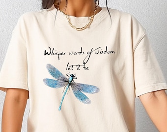 Sudadera "Whisper Words of Wisdom Let It Be Dragonfly", camiseta con cita inspiradora de los Beatles, un regalo acogedor para amantes de la naturaleza y la música.