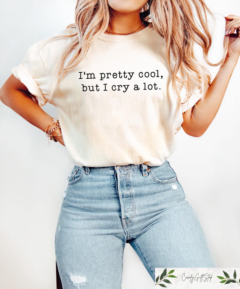 Jag är ganska cool men jag gråter mycket tröja, depression t-shirt, känslomässig tröja, mental hälsa gåva, ångestfylld t-shirt, sarkastisk kvinnooutfit bild 2