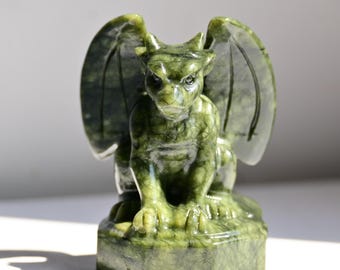 Green jade Gargoyle carving, Gargoyle sculpture，Quartz Crystal Animal, Mineral Specimen，Home decor