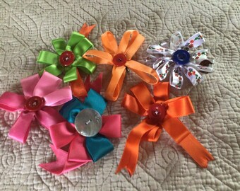 Ribbon brooches lot