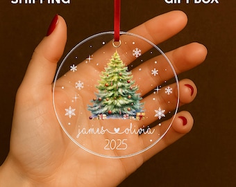 Ornamento natalizio personalizzato per coppie: ornamento in vetro con albero acquerello