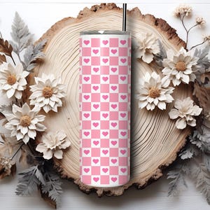 Vaso de acero inoxidable con diseño de corazón a cuadros rosa de 20 oz, con protección UV y pajita, ideal para San Valentín.