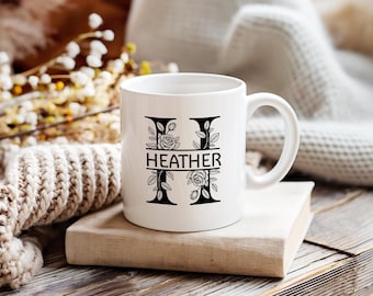 Taza de cerámica de 444 ml (15 oz) – Personalizada con elegante monograma – Diseño floral