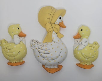 Set of 3 Duck wall hangings - Ceramic - Mama and babies - Vinatge Nursery Decor- Children's Room